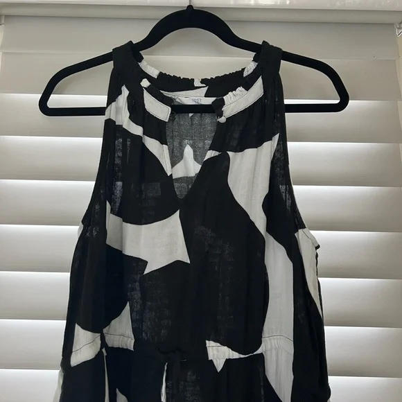 Time and Tru Black & White Abstract Halter Maxi Dress - Picture 3 of 9